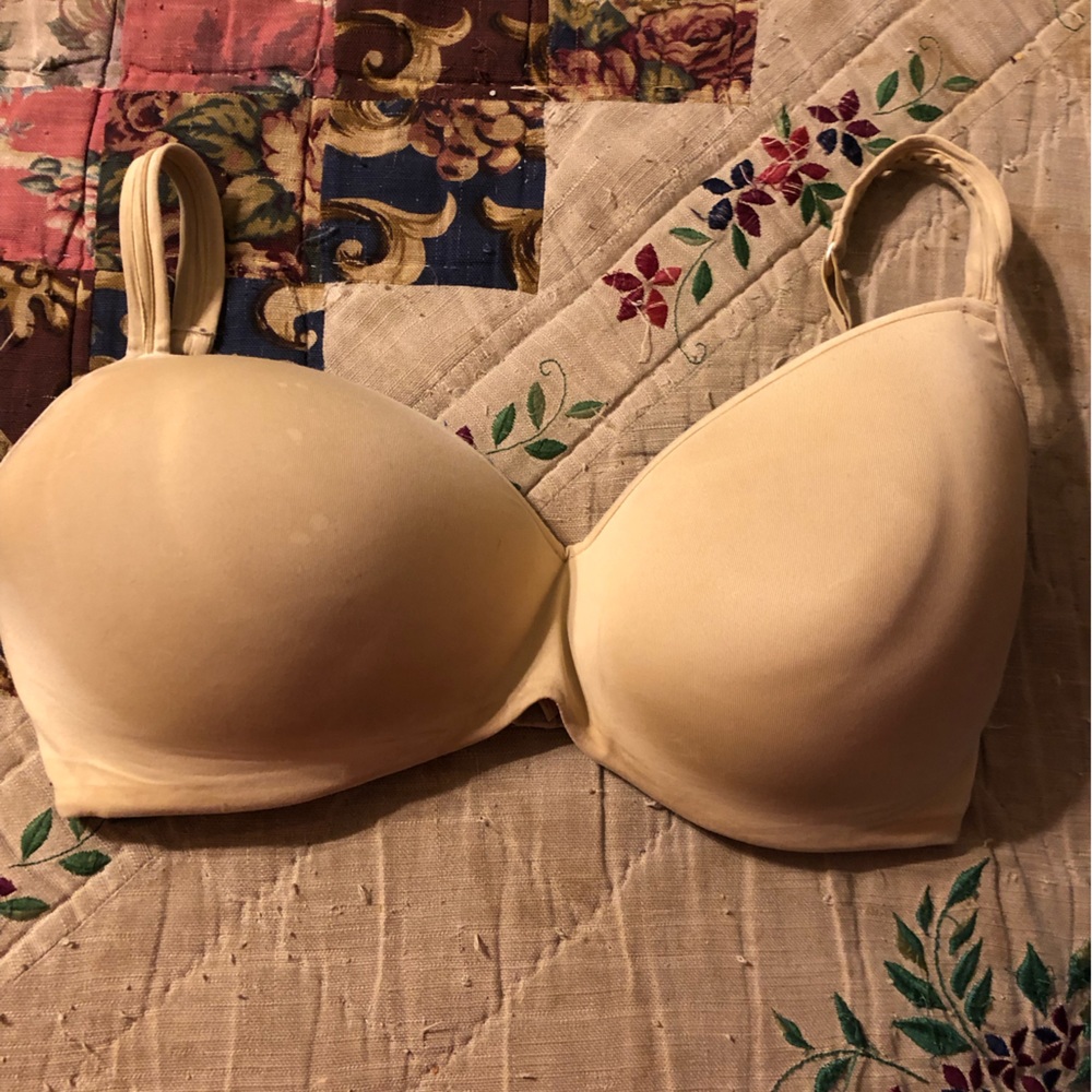 38F bra, in good condition with no stains.